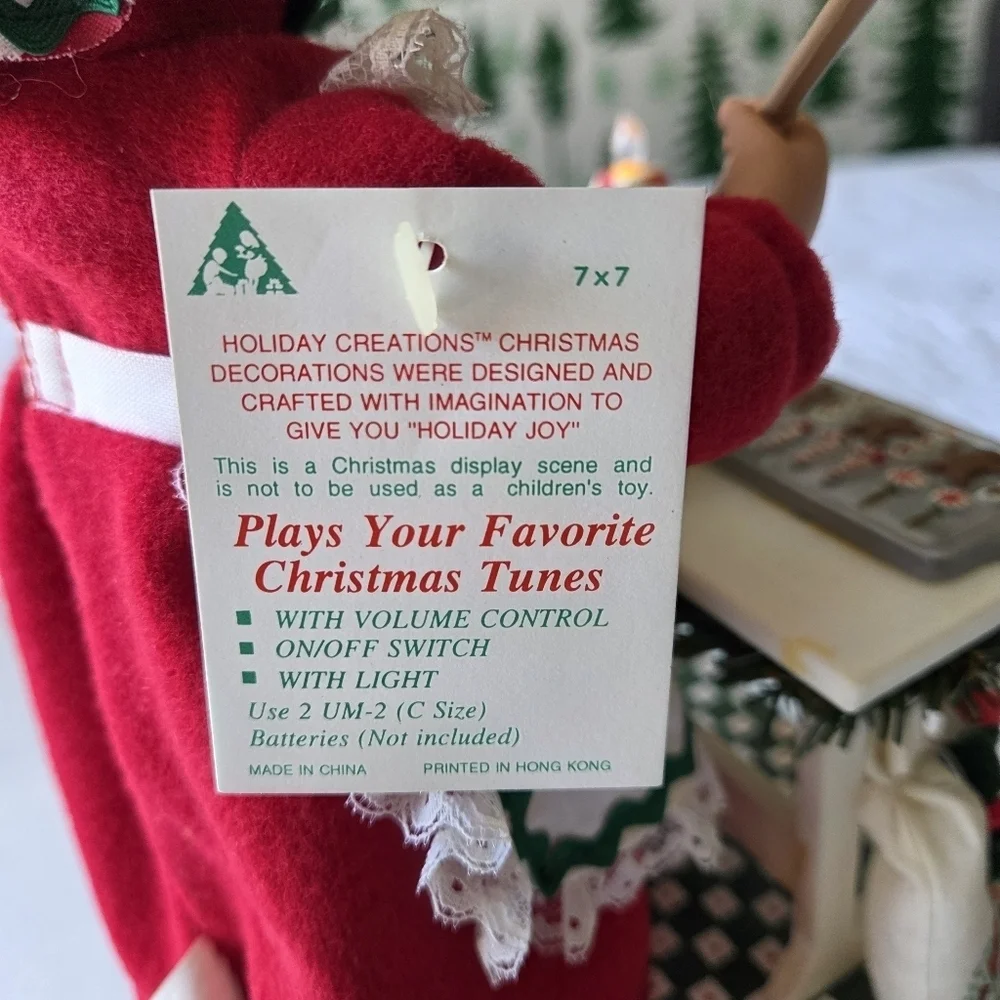 90s Musical Mrs. Claus Christmas Carol Display